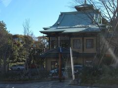 強羅温泉からの下り道は宮ノ下あたりから渋滞していました。
こちらは宮ノ下にある富士屋ホテル。