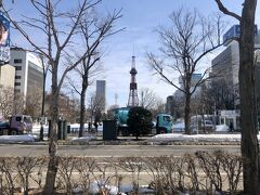 大通公園は、雪に覆われています。
春はまだまだ先のようです。

ちなみに今日、東京では桜の開花宣言が出たようです。