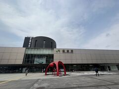 空港バスで函館駅までやってきました。
観光協会に寄ってから、ホテルに向かいます。