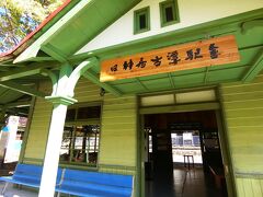 昔はここに鉄道駅があったのです。
トンネルを避けるために、川沿いをうねるようにして鉄道を敷設したのですね。