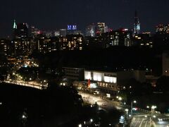 明治座の公演をすっかり満喫して、午後８時過ぎ～KKRホテル東京１５階の部屋に戻りました。