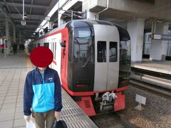  中部国際空港行きの特急列車に乗車し太田川駅で乗り換えます。