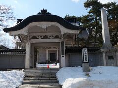 二十間坂の途中にある東本願寺別院。
大正時代に造られた日本で初の鉄筋コンクリートのお寺だそうです。