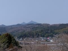 駐車場から筑波山が見えました。