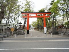 東寺を後にして京都駅に向かいます。
伏見稲荷大社御旅所の前を通過しました。
