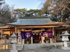 近くには山内神社。正月に宿泊するとこちらの神社の絵馬の引き換え券もいただけてました。土佐藩主となった山内一豊と、歴代藩主が祀られています。
山内一豊も戦国の有名武将ですが、幕末の山内容堂も偉人ですよね。