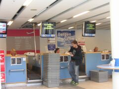 ベルゲン空港を12:30に出るFLY NordicのLF822便でストックホルムへ向かいます。なんとこの便は自由席。へ～