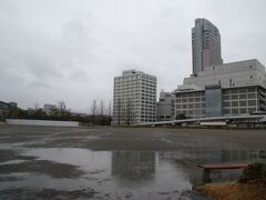 ひろしまゲートパーク(旧広島市民球場跡地)