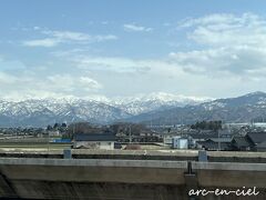 金沢駅で、北陸新幹線に乗り換えて、しばらくすると、見えてきた立山連峰。