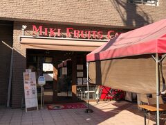 いちごめぐりのお店に行く前に、ランチを頂きに入りました。