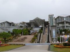車で30分程で「海洋博公園・沖縄美ら海水族館」に着きました。
ここは水族館以外にも施設がたくさん隣接していて見どころ満載です。