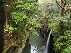 次に高千穂峡へ。
宮崎といえば、ここに行きたいと思っていました。
生憎の雨でしたが、とても静かで居心地が良かったです。