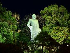 明るいうちに見たかった西郷隆盛の銅像。
かなり大きな像でした。