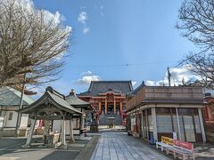 仮眠をさせていただいた「道の駅オライはすぬま」を後にして、銚子へ。「銚子漁港第一卸売市場市営駐車場」が観光に利用できるので向かいました。無料です。

銚子に行くと五重塔が見えるので、気になっちゃうスポット「飯沼山 圓福寺」。728年、約1300年前に開山した真言密教の寺院です。そういえば、前回もきたな～。