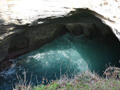 謎の洞窟発見
クルーズが出ているときは
この穴まで入ってくるみたいです