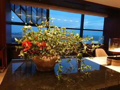 クラスJへのアップグレードのために、6時前に伊丹空港へ。アップグレードOK。チェックイン完了。
私は家には戻らず荷物を預けラウンジへ。主人は車を置きに家へ戻り後程ラウンジで合流です。