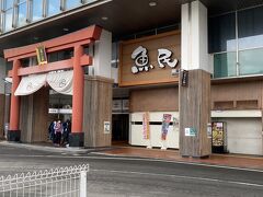 この駅にも大月駅のように鳥居アリ。しかもデカい！！