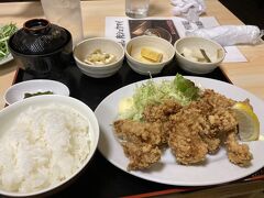 今日の夕食は片山津温泉の中にあるなか伸というお店で唐揚げ定食をいただきました。(肉ばっかり食べてるから太るのが心配だなぁ笑)今日はここまでです。みていただきありがとうございます。明日は金沢に行く予定です。