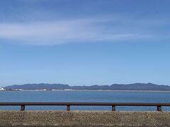 出雲大社へ向かう途中に見えた宍道湖です。
杏と大悟が宍道湖でサンセットを見てましたね。