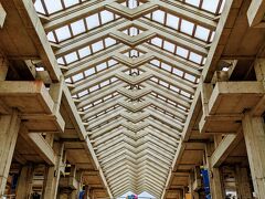 【美ら海水族館】
・美ら海水族館へ移動。
・何度見ても、縦13m×横25mの巨大ジンベイザメ水槽は圧巻。
・イルカショーも素晴らしい。
・その他の展示も、生態系やら生殖方法など、興味深いものばかり。ついつい気になって2周してしまった(再入場無料)。