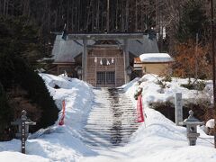 函館厳島神社から歩いて15分くらいの場所に鎮座する山上大神宮を参拝しました。見てのとおり、雪が凍っており、ちょっと怖かったですが、これも試練と思って慎重に階段を上がっていきました。