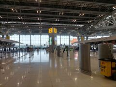 プーケットへ向けてデッパーツ！
スワナプーム空港は国内線はかなり復活しているのですが、国際線が減っているのでガラガラです。