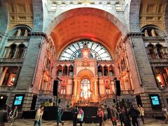 Station Antwerpen-Centraal（アントワープ中央駅）