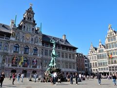 Stadhuis van Antwerpen（アントワープ市庁舎）

続いて訪れたのは、市庁舎前のグローテマルクト。