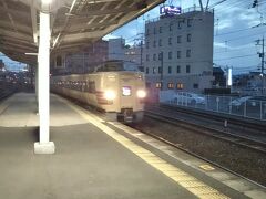 というわけで、その２の続き、倉敷駅にて、出雲市からやってきた「特急やくも」381系を撮影☆