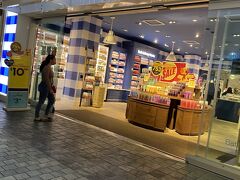 お土産に人気のBath&Body Works
ハンドソープはサニタイザーなど種類も豊富です