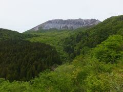 大山
鍵掛峠
秋の紅葉の名所です
新緑の季節も見ごたえがあります
大山の南側