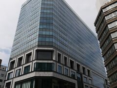 「KABUTO ONE（カブトワン）」2021年8月24日に開業
金融街である兜町の新たなランドマークとして、「国際金融都市・東京」の実現に貢献するとか。
地下2階・地上15階建てで、延べ面積は約3万9000m2。オフィスや店舗、ホールなどで構成する大型複合施設である。投資額は約160億円。(説明文より)

