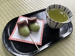 福太郎と煎茶セット
三嶋大社売店にて食べることができます。手頃な値段で注文でき、歩き疲れた体を休めることができました。餡子の形が特徴的ですが烏帽子をイメージしているそうです。また茶の生産地である静岡県だけあって茶がおいしいです。