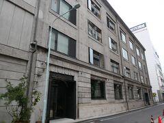 K5ビル
このビルは銀行の別館をリノベーションして2階～4階は「K5ホテル」(2020年2月に開業した)。
