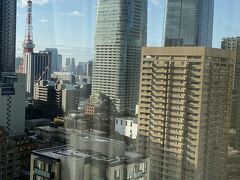 おはようございます。
すっかり雨もあがりいいお天気に。
24階のお部屋から東京タワービュー？