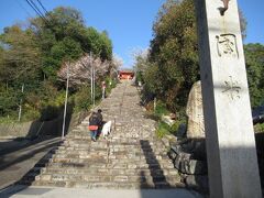 【伊佐爾波神社】
スゴイ石階段。昔来たときは陸上始めた娘がダッシュで登ってたなとか思い出しながら、当時を見る影もなく生意気になって・・と泣きながら、