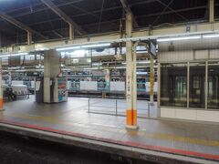 6:44

横浜駅に停車。横浜では４割くらいの乗客が降りていきました。

横浜までくれば、次は終点の東京。あっという間に到着します。