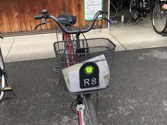 早速自転車を借りました。
電動自転車も選べたが、それほど苦労しないだろうと楽観視してました。
早速キトラ古墳を目指しますが、飛鳥駅からだとずっと緩やかな坂道が続いていました。