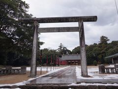 松江護国神社。だだっ広い。