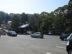 雲辺寺山麓駅から車30分程度で、
観音寺＆神恵院（じんねいん）前の
第1駐車場へ到着。
他には10台弱駐車してました。