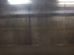 トンネル内にホームがある美佐島。
壁しか写ってない(笑)