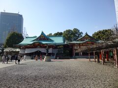 まずは、日枝神社へ

外堀通り沿いのの裏参道から参拝
がっつり階段（エスカレーターもある！）を登り、南神門をくぐって境内へ