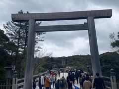 伊勢市駅からバスに乗り内宮へ

