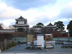 金沢城公園の入り口。
こちらは解放されています。