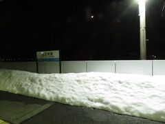 2022.01.08　近江塩津ゆき普通列車車内
さらに雪深くなってきた。気になるマキノは写真なし。