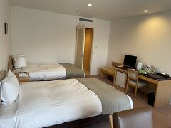 平和記念公園には15時50分から16時45分まで滞在。それから30分ほど走って本日の宿、安芸グランドホテルに到着。