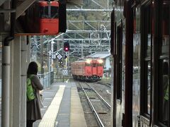 ０８：０７宍道駅に到着、当初はこの駅から木次線に乗り換えて備後落合,三次を経由して広島へ抜けようかと計画しましたが出雲横田から備後落合の間が本日はまだ降雪による運休でバス代行輸送となっていました、
かつて雪の中を苦労して乗車しました、その時の思い出⇒https://4travel.jp/travelogue/10537110