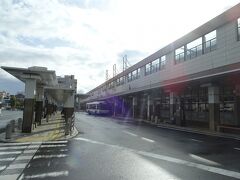 ０８：３５　松江駅にて下車、このまま米子まで行ってもいいのですが、先の伯備線の時間待ちを考慮して松江観光でもしましょう