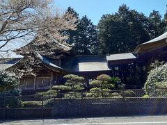 小村神社の横を通って仁淀川まで行ってみます。