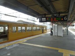 ０８：４３岩国駅に到着、ホームを移り　０８：４７発　山陽本線下関行に乗り換え